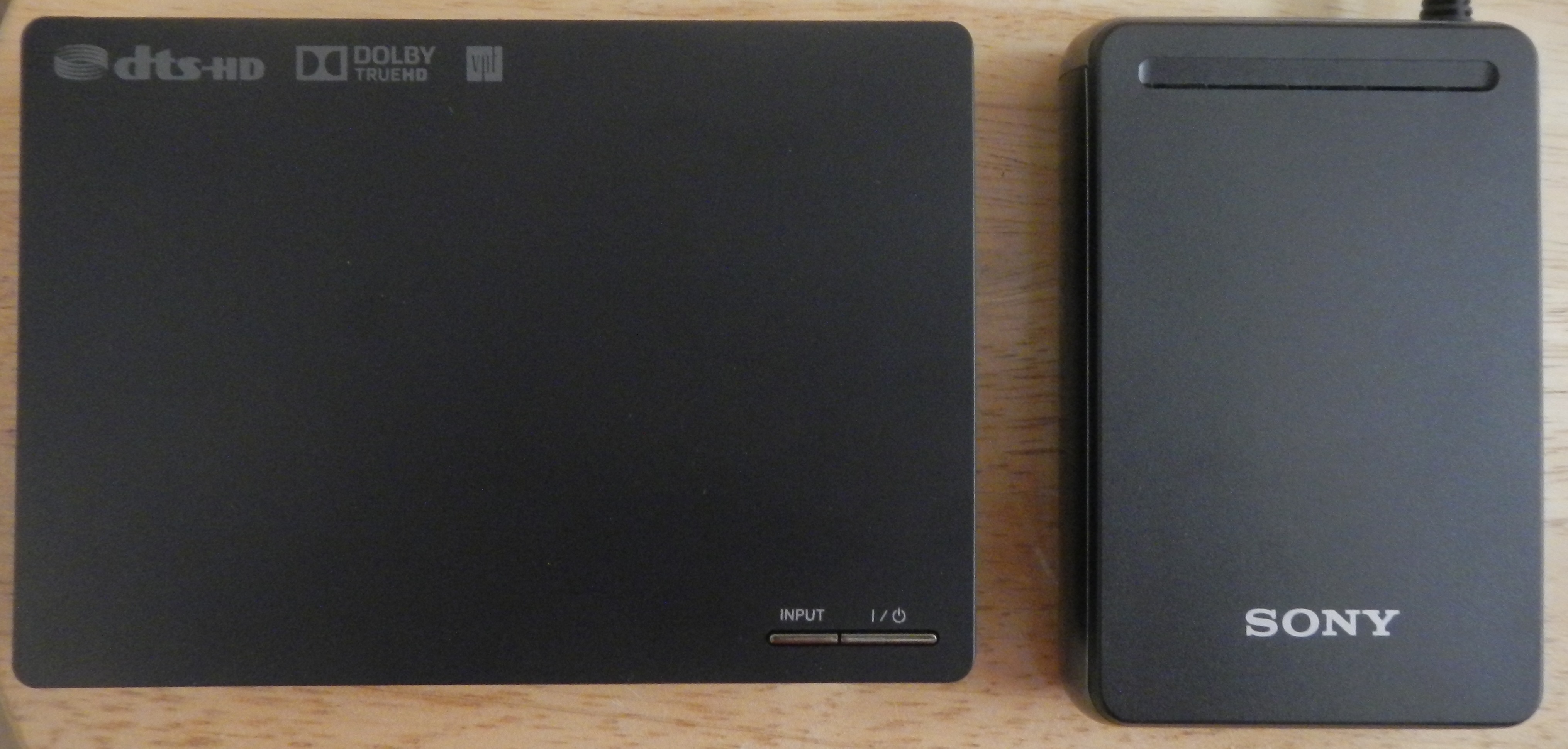 Sony HMZ-T3W electronic boxes